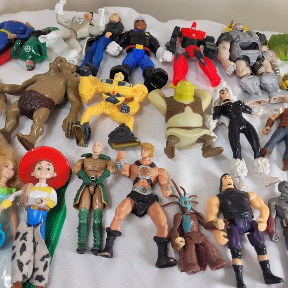 Lot of 34 Misc Action Figures Superhero monsters joker spiderman - Picture 3 of 14